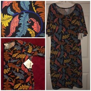 LuLaRoe Julie Dress (2XL) 🦄